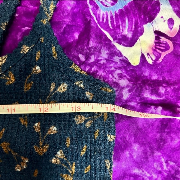 EUC🔹️Med Free People One Of The Girls floral brami tank in navy - Picture 8 of 10